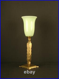 Lampe De Table Art Déco En Bronze Et Verre Moulé