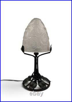 Lampe Fer Forgé Et Verre Moulé Pressé Fleurs Période Art Deco