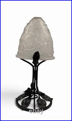 Lampe Fer Forgé Et Verre Moulé Pressé Fleurs Période Art Deco