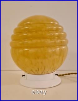 Lampe ancienne Art Déco en verre opaline marbré globe ambre vintage 1930/40