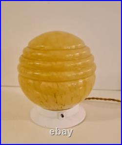 Lampe ancienne Art Déco en verre opaline marbré globe ambre vintage 1930/40