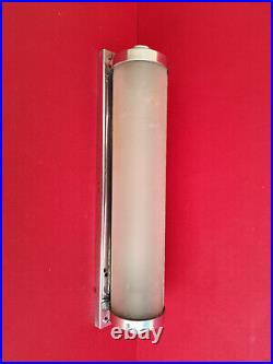 Lampe art deco 1930 Déflecteur et pied métal chromé Tube en verre dépoli 32 cms
