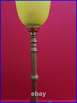 Lampe art deco 1930 Pied bronze Tulipe verre jaune TBE hauteur 42 cms