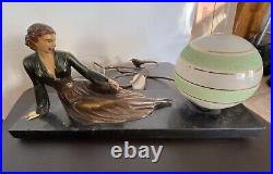 Lampe art deco 1930 femme en bronze sur socle marbre Noir