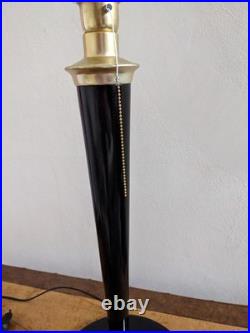 Lampe art déco MAZDA laquée noire avec tulipe en opaline et en bon état. D