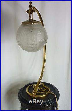Lampe art déco/art nouveau globe aux paons signée Muller Frères Luneville