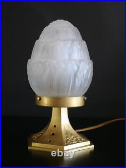 Lampe art déco avec son globe en verre dépolie signé Hettier et Vincent