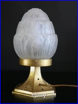 Lampe art déco avec son globe en verre dépolie signé Hettier et Vincent