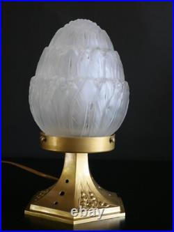 Lampe art déco avec son globe en verre dépolie signé Hettier et Vincent