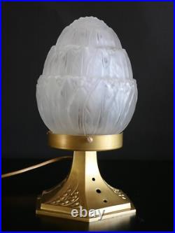 Lampe art déco avec son globe en verre dépolie signé Hettier et Vincent