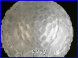 Lampe art déco avec son globe en verre dépolie signé Hettier et Vincent