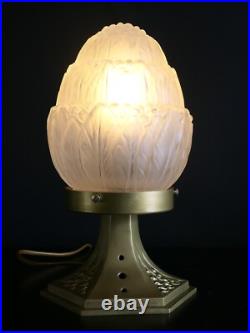 Lampe art déco avec son globe en verre dépolie signé Hettier et Vincent