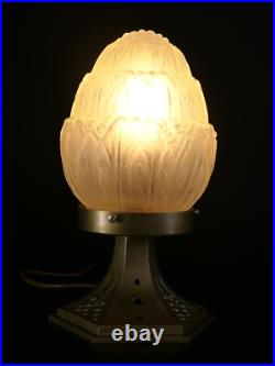 Lampe art déco avec son globe en verre dépolie signé Hettier et Vincent