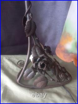 Lampe art déco en fer forgé et tulipe en pate de verre signé Muller Lunéville