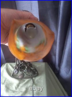 Lampe art déco en fer forgé et tulipe en pate de verre signé Muller Lunéville