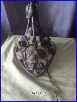 Lampe art déco en fer forgé et tulipe en pate de verre signé Muller Lunéville
