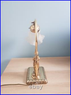 Lampe art déco femme en bronze doré et tulipe blanche verre opaque