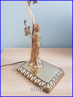 Lampe art déco femme en bronze doré et tulipe blanche verre opaque