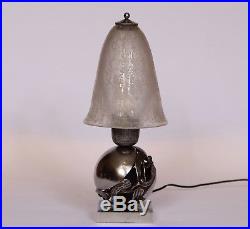 Lampe art deco fer forgé boule de gui signée Edgar Brandt verre de Daum Nancy
