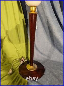 Lampe art déco style MAZDA ou autre couleur acajou en très bon état Hauteur 72