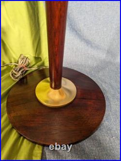 Lampe art déco style MAZDA ou autre couleur acajou en très bon état Hauteur 72