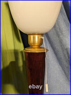 Lampe art déco style MAZDA ou autre couleur acajou en très bon état Hauteur 72
