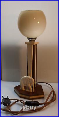 Lampe art deco style africain globe opalin bois vernis pas de marque