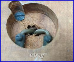 Lampe art deco style africain globe opalin bois vernis pas de marque