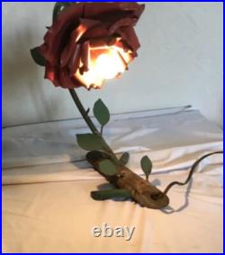 Lampe art nouveau deco en fer forgé aux roses polychrome