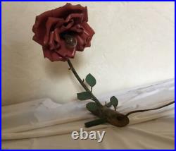 Lampe art nouveau deco en fer forgé aux roses polychrome