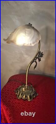Lampe bronze petale verre moulé art nouveau 28x34. Elec ok