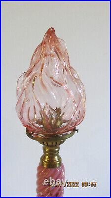 Lampe d' Eglise en opaline rose decor emaille abat-jour flamme en verre Rose