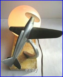 Lampe de table Art Déco, Avion aluminium et tulipe boule sur terrasse en marbre
