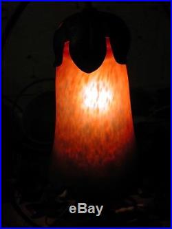 Lampe de table art déco Degué fer forgé et pâte de verre décor feuilles de vigne