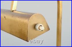 Lampe de table art déco dans un design élégant. Laiton. Base en cuivre. Appro