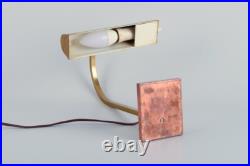 Lampe de table art déco dans un design élégant. Laiton. Base en cuivre. Appro