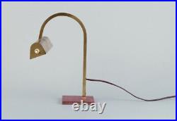 Lampe de table art déco dans un design élégant. Laiton. Base en cuivre. Appro Lampe de table art déco dans un design élégant. Laiton. Base en cuivre. Appro