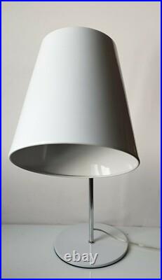 Lampe de table avec grand reflecteur potence rotule métal blanc luminaire light