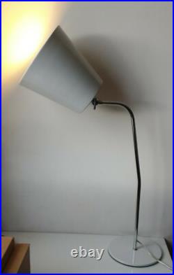 Lampe de table avec grand reflecteur potence rotule métal blanc luminaire light