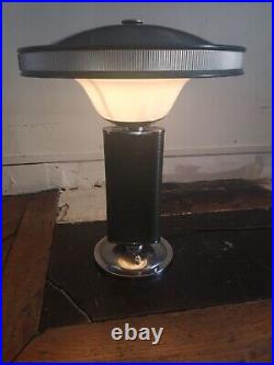 Lampe de table iconique Eileen Gray par Jumo, verte, laquée et chromée, 4040