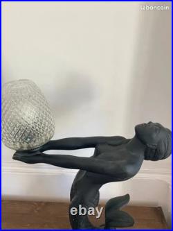 Lampe de table vintage Art Déco sirène nude avec globe en verre