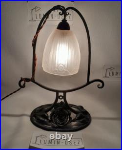 Lampe en Fer Forgé Art Déco Martelé Décor Roses et Feuillage Verre Pressé Moulé