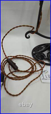 Lampe en Fer Forgé Art Déco Martelé Décor Roses et Feuillage Verre Pressé Moulé