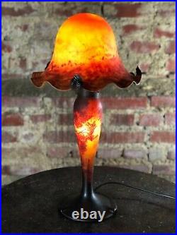 Lampe en pâte de verre époque Art déco, pied signé Muller et frères ht 54 cm