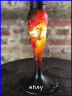 Lampe en pâte de verre époque Art déco, pied signé Muller et frères ht 54 cm