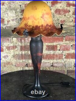Lampe en pâte de verre époque Art déco, pied signé Muller et frères ht 54 cm