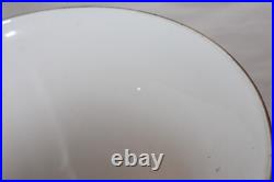 Lampe époque Art Déco en opaline forme vase hauteur 37.5 cm