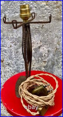 Lampe fer forgé Marcel Vasseur 1920 Art Déco. Période Daum Brandt, Kiss N°3