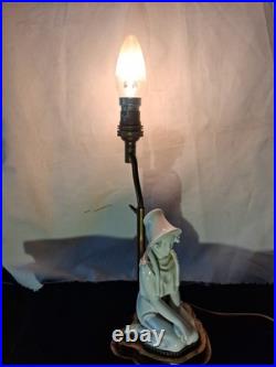 Lampe jeune Dame agenouillé porcelaine style Art déco luminaire années 40-50