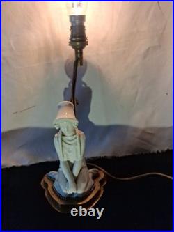 Lampe jeune Dame agenouillé porcelaine style Art déco luminaire années 40-50